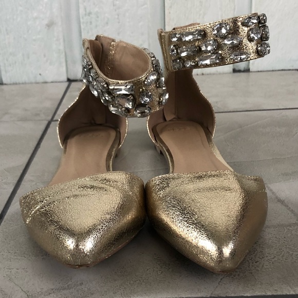 Beautiful gold bejeweled ladies flats - Picture 4 of 6